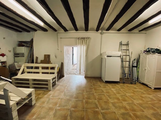 8 soveværelse Semi-Rækkehus til salg i Pinoso - € 205.000 (Ref: 8207030)