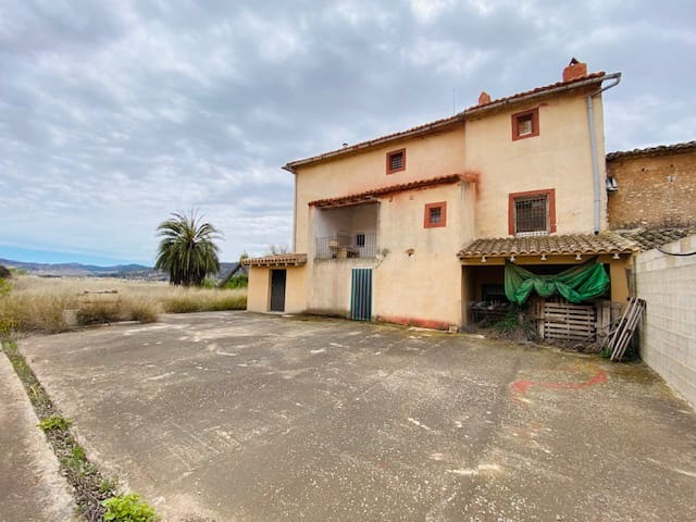 8 soveværelse Semi-Rækkehus til salg i Pinoso - € 205.000 (Ref: 8207030)