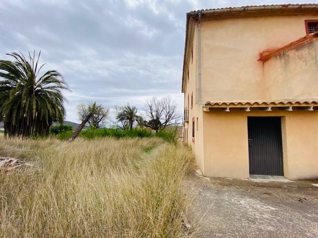 8 soveværelse Semi-Rækkehus til salg i Pinoso - € 205.000 (Ref: 8207030)