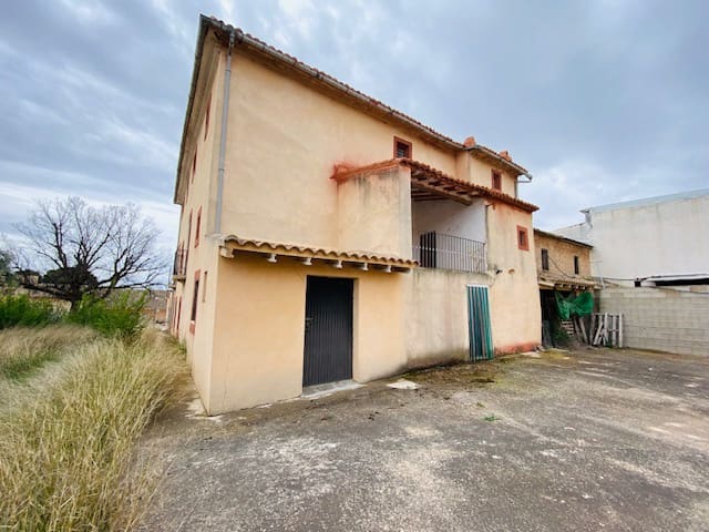 8 soveværelse Semi-Rækkehus til salg i Pinoso - € 205.000 (Ref: 8207030)