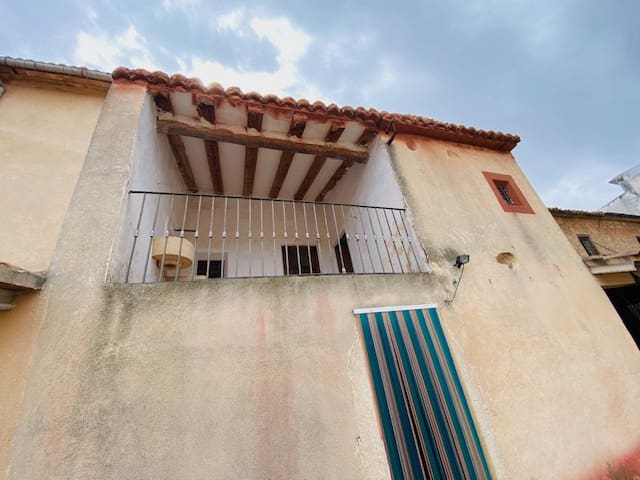 8 soveværelse Semi-Rækkehus til salg i Pinoso - € 205.000 (Ref: 8207030)