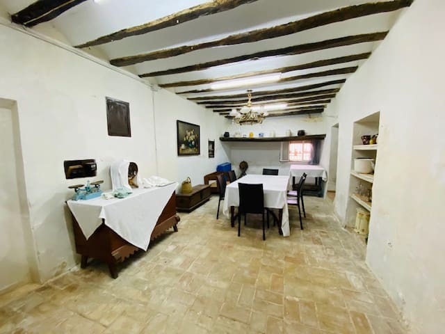 8 soveværelse Semi-Rækkehus til salg i Pinoso - € 205.000 (Ref: 8207030)