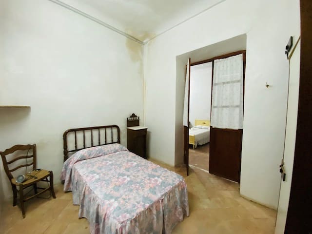 8 soveværelse Semi-Rækkehus til salg i Pinoso - € 205.000 (Ref: 8207030)