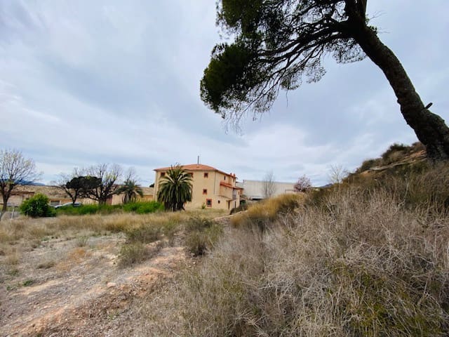 8 soveværelse Semi-Rækkehus til salg i Pinoso - € 205.000 (Ref: 8207030)