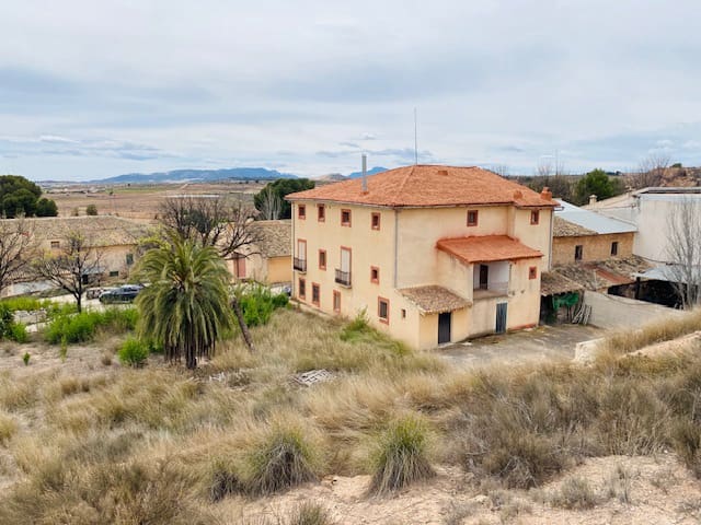 8 soveværelse Semi-Rækkehus til salg i Pinoso - € 205.000 (Ref: 8207030)