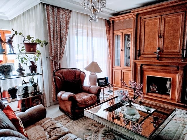 4 slaapkamer Appartement te koop in Hellín met garage - € 290.000 (Ref: 8231438)