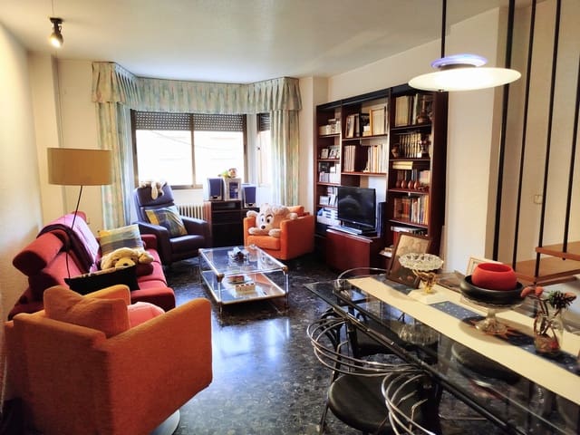 4 bedroom Townhouse for sale in Yecla de Yeltes with garage - € 170,000 (Ref: 8528863)