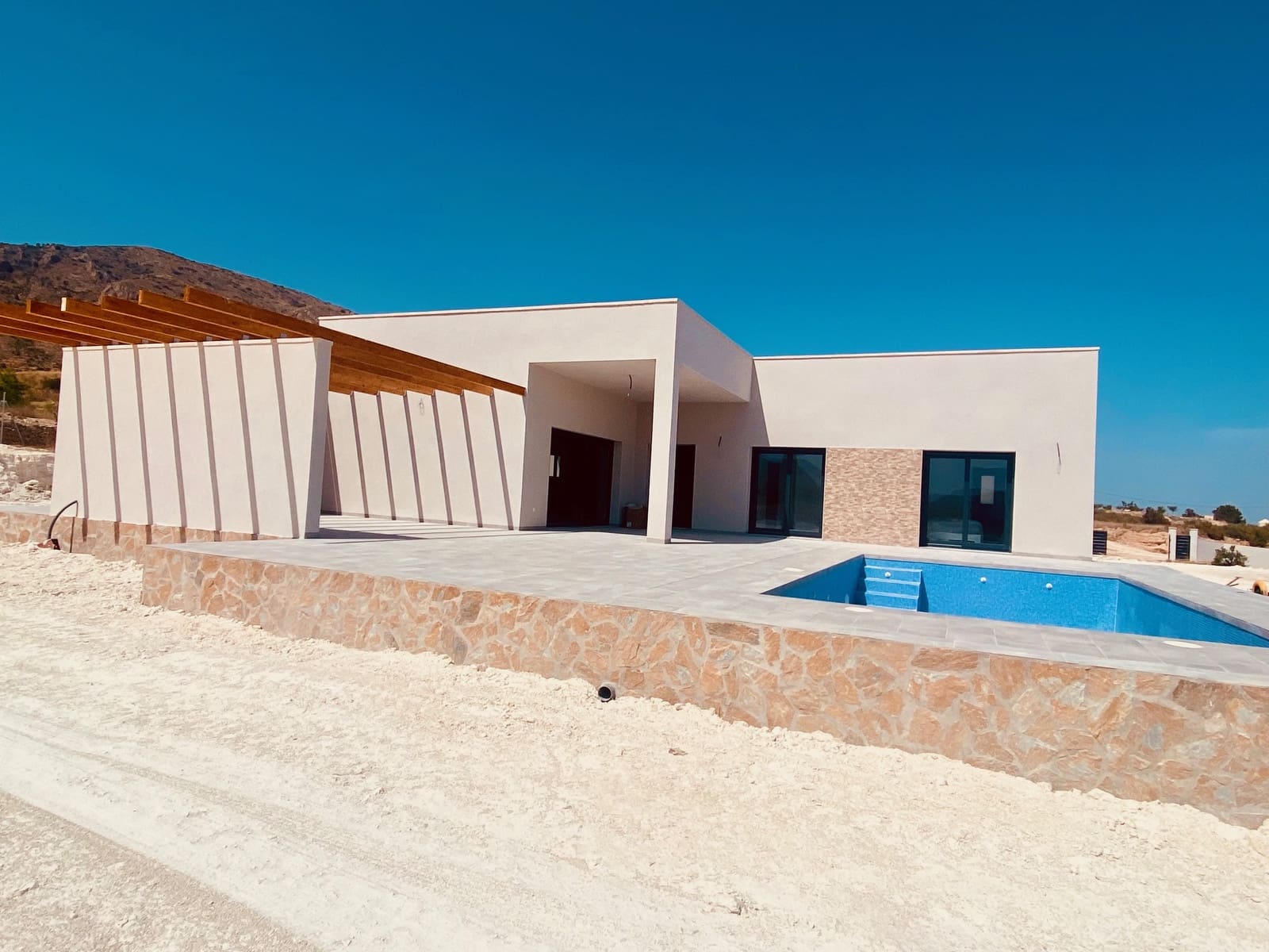 3 soveværelse Villa til salg i Macisvenda med swimmingpool garage - € 359.500 (Ref: 9094687)