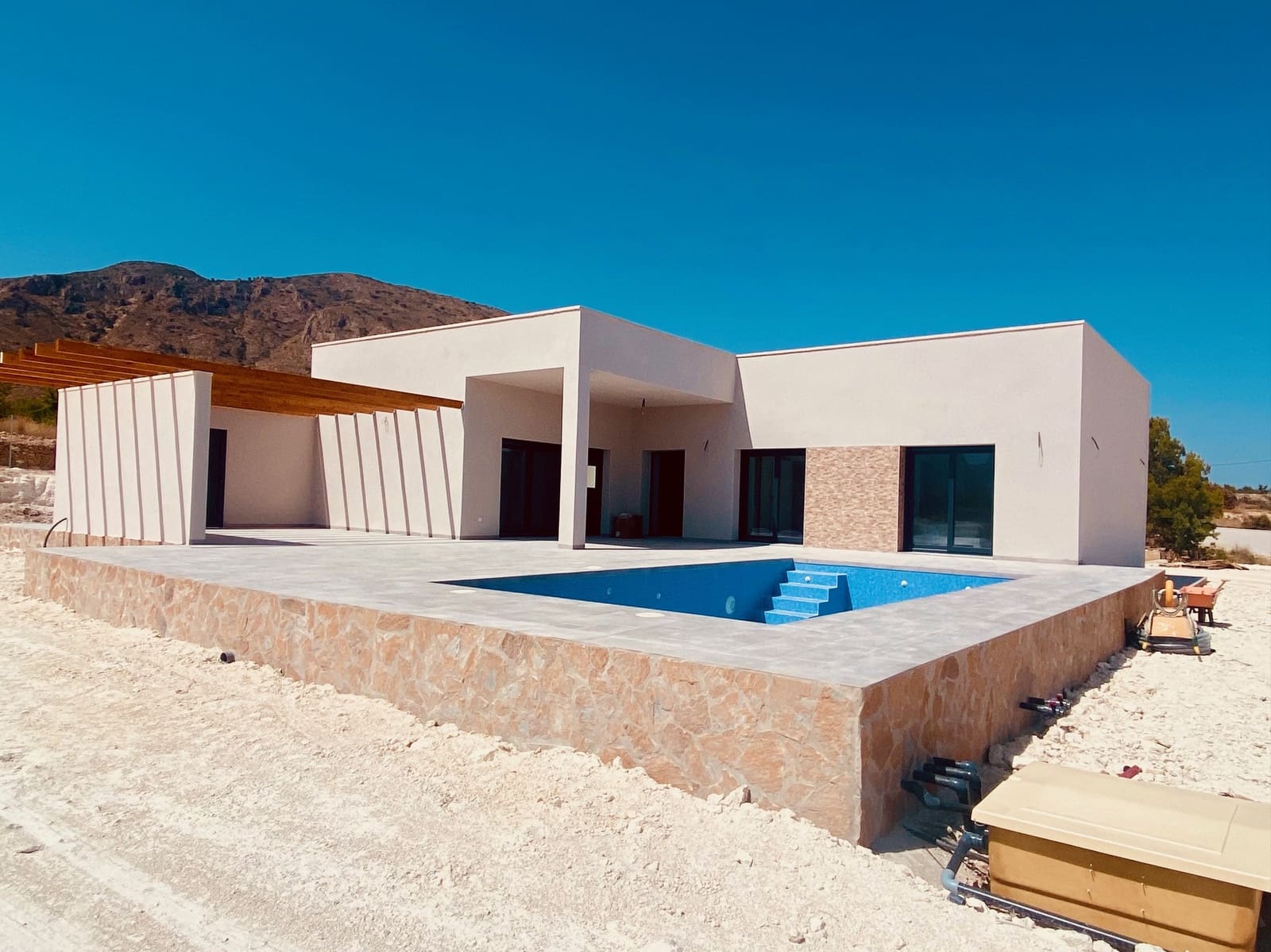 3 soveværelse Villa til salg i Macisvenda med swimmingpool garage - € 359.500 (Ref: 9094687)