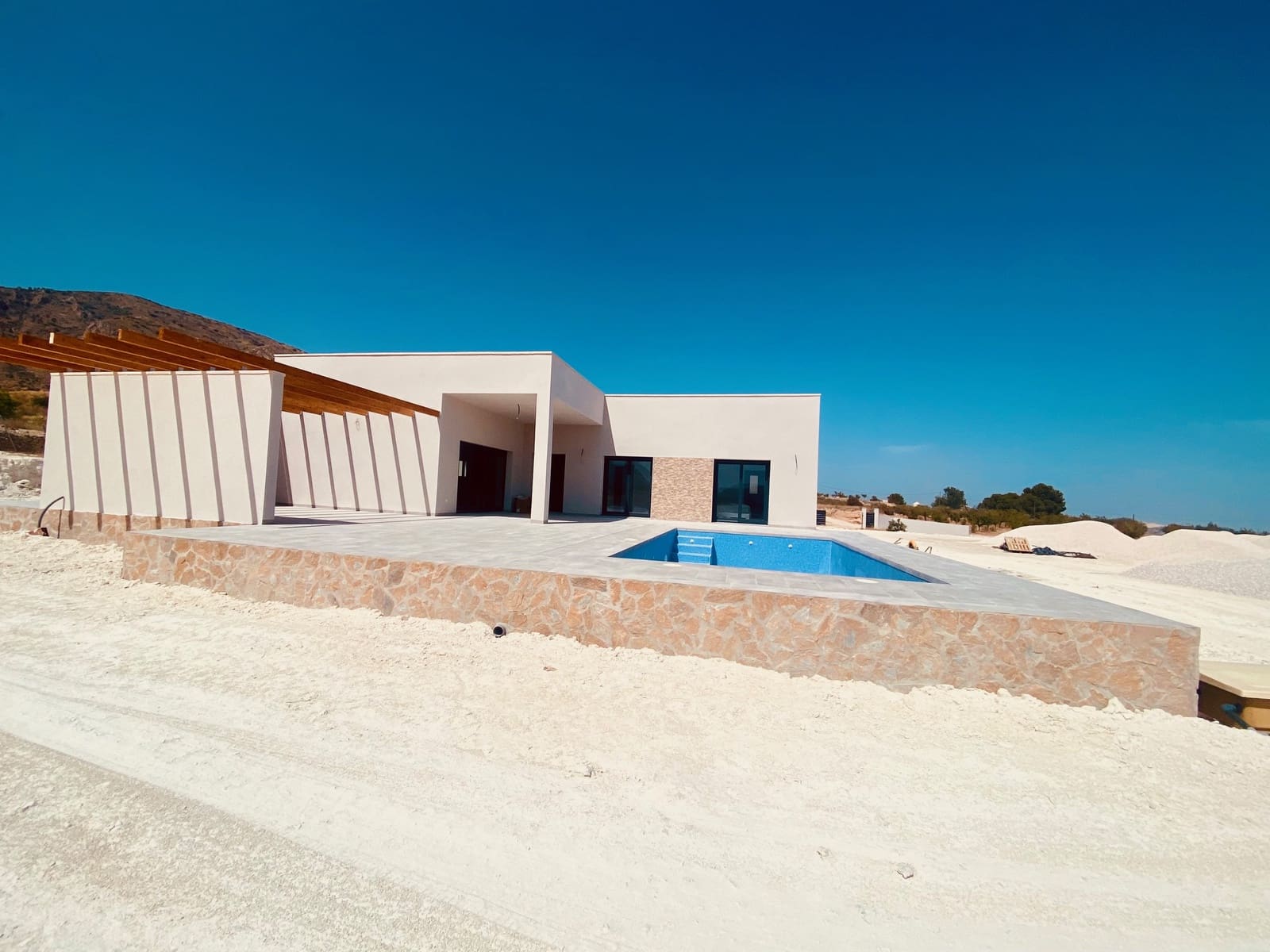 3 soveværelse Villa til salg i Macisvenda med swimmingpool garage - € 359.500 (Ref: 9094687)