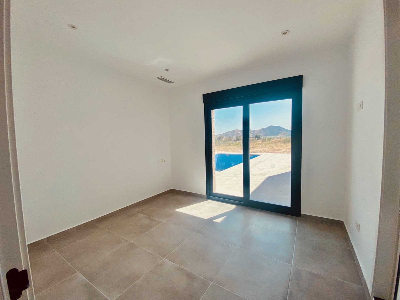 3 soveværelse Villa til salg i Macisvenda med swimmingpool garage - € 359.500 (Ref: 9094687)