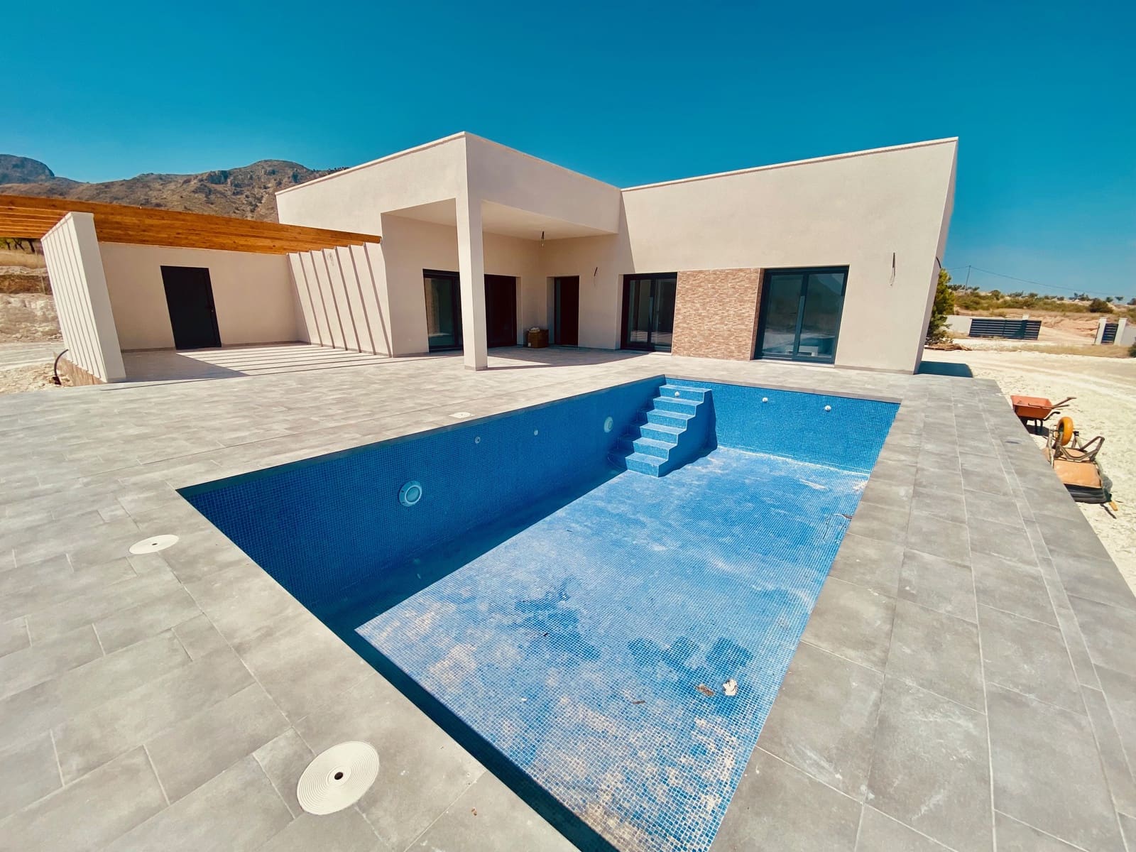 3 soveværelse Villa til salg i Macisvenda med swimmingpool garage - € 359.500 (Ref: 9094687)