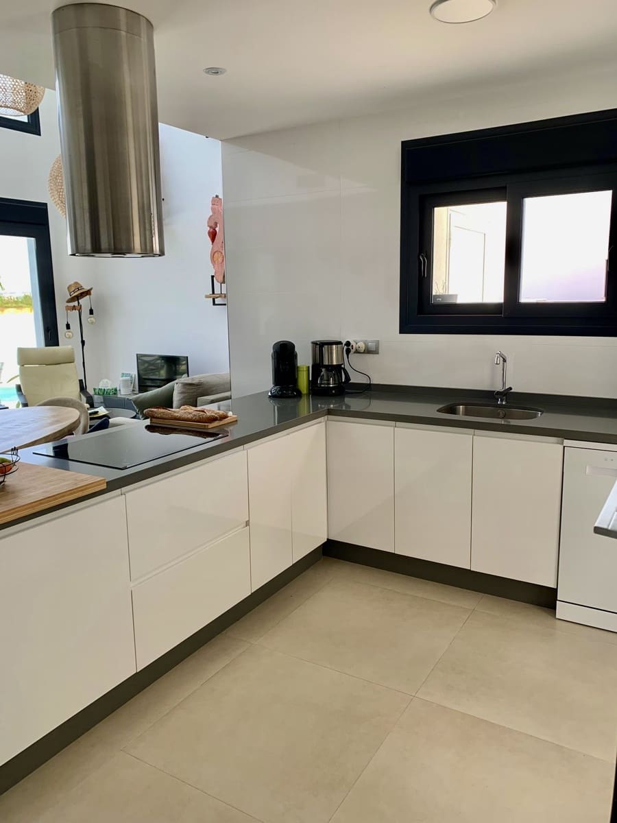 3 soverom Villa til salgs i Daya Vieja med svømmebasseng garasje - € 399 000 (Ref: 9181509)