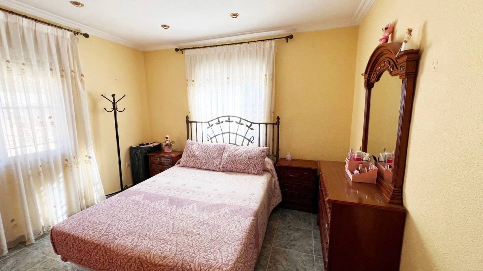 4 soveværelse Finca/Landehus til salg i La Romana med swimmingpool garage - € 320.000 (Ref: 9261958)