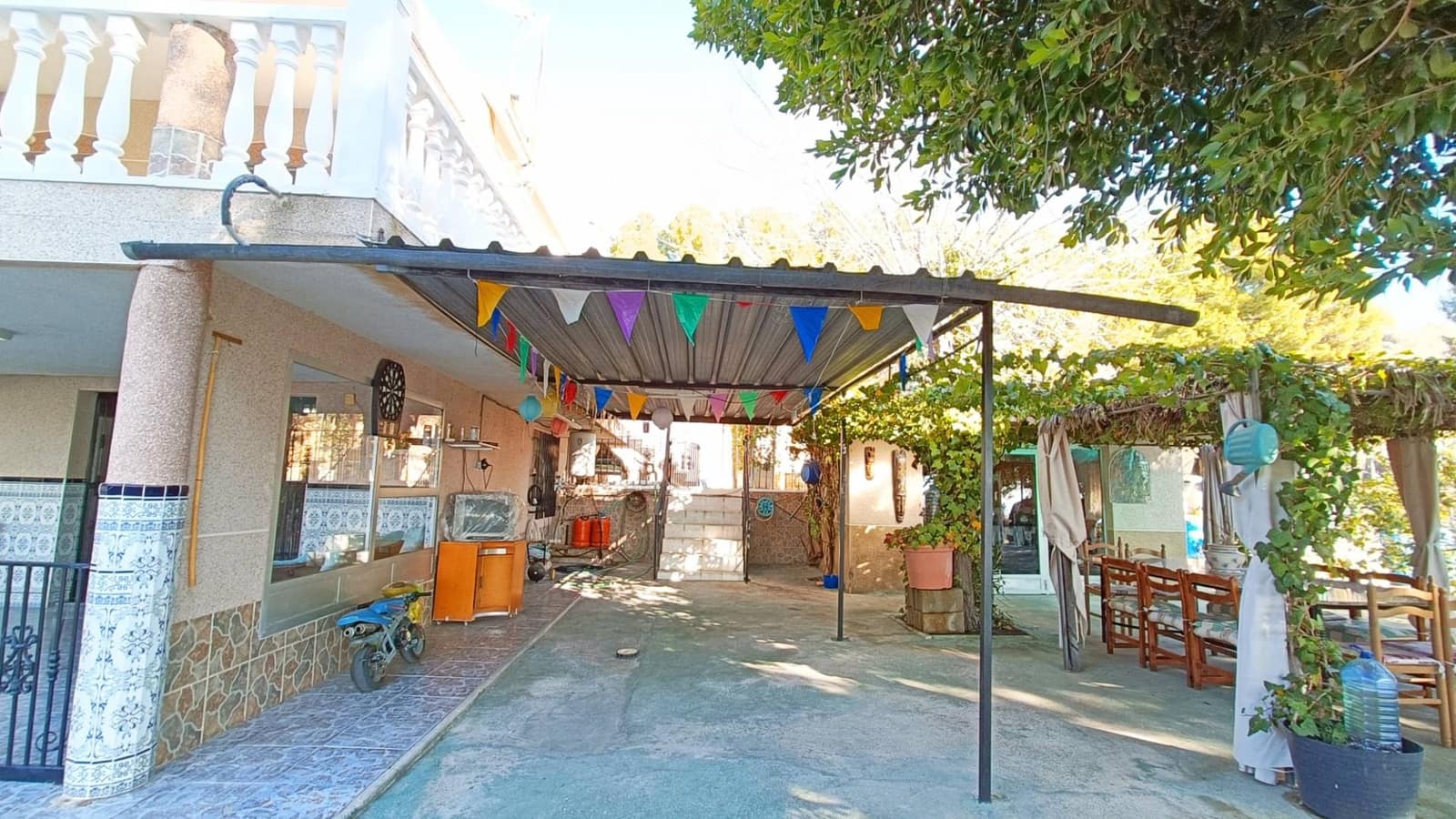 4 soveværelse Finca/Landehus til salg i La Romana med swimmingpool garage - € 320.000 (Ref: 9261958)