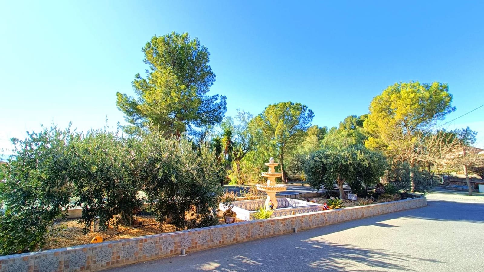 4 soveværelse Finca/Landehus til salg i La Romana med swimmingpool garage - € 320.000 (Ref: 9261958)