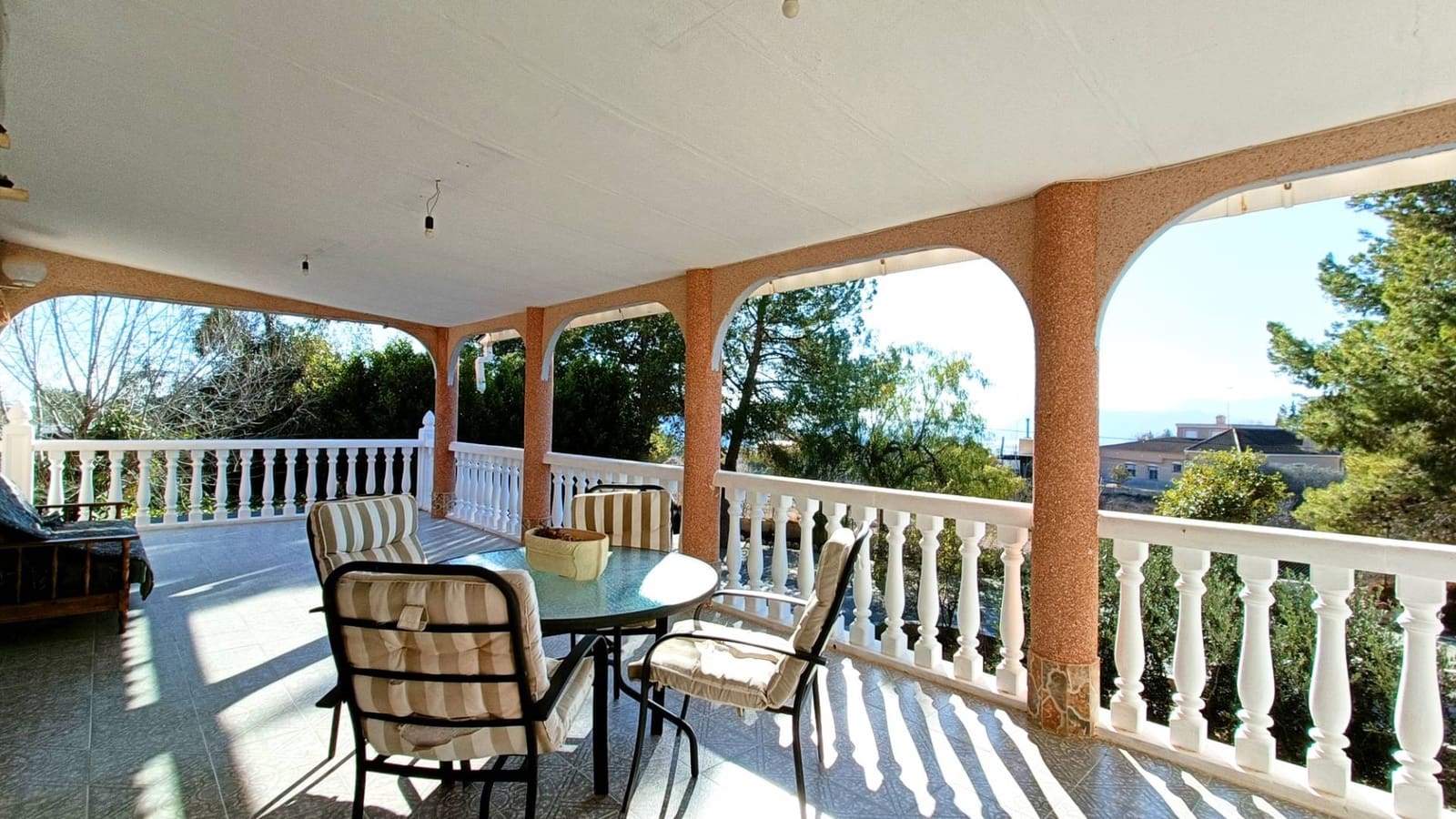 4 soveværelse Finca/Landehus til salg i La Romana med swimmingpool garage - € 320.000 (Ref: 9261958)