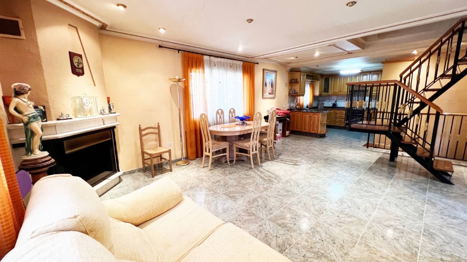 4 soveværelse Finca/Landehus til salg i La Romana med swimmingpool garage - € 320.000 (Ref: 9261958)