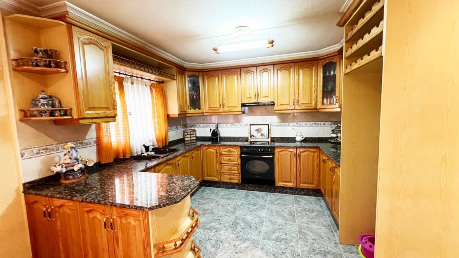 4 soveværelse Finca/Landehus til salg i La Romana med swimmingpool garage - € 320.000 (Ref: 9261958)