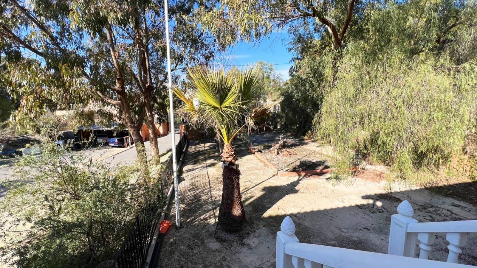 4 soveværelse Finca/Landehus til salg i La Romana med swimmingpool garage - € 320.000 (Ref: 9261958)