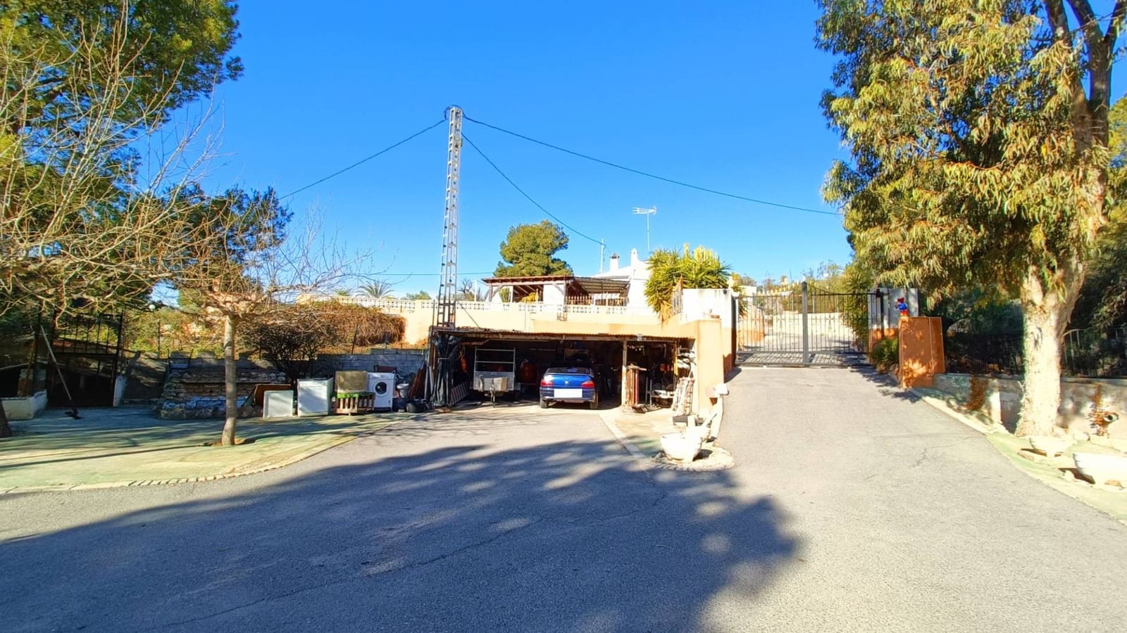 4 soveværelse Finca/Landehus til salg i La Romana med swimmingpool garage - € 320.000 (Ref: 9261958)