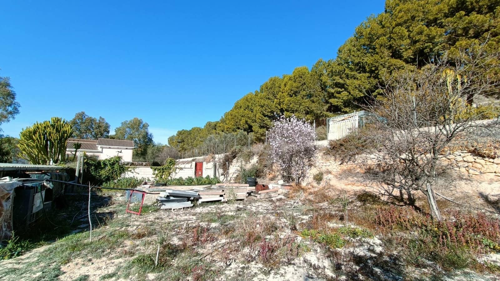4 soveværelse Finca/Landehus til salg i La Romana med swimmingpool garage - € 320.000 (Ref: 9261958)