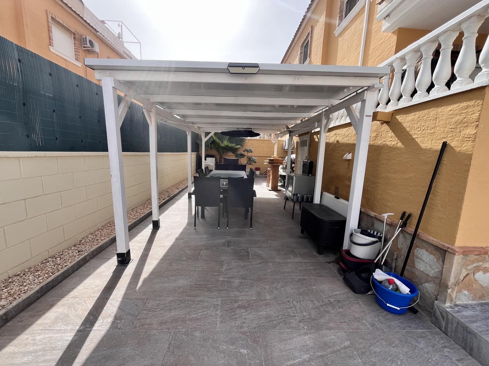 3 soverom Rekkehus til salgs i Ciudad Quesada med svømmebasseng garasje - € 279 000 (Ref: 9415121)