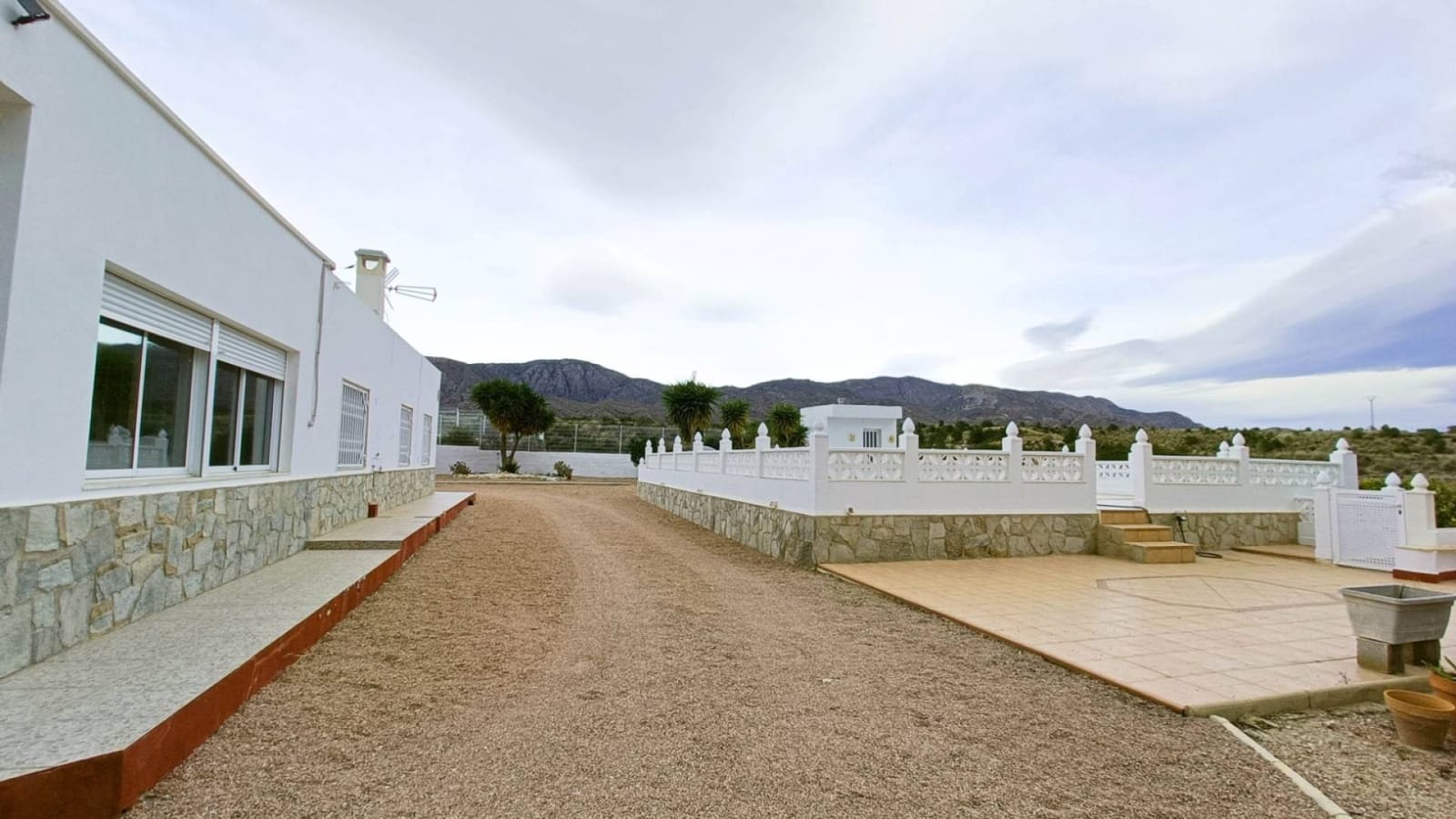 3 soveværelse Finca/Landehus til salg i Albatera med swimmingpool garage - € 259.950 (Ref: 9449711)