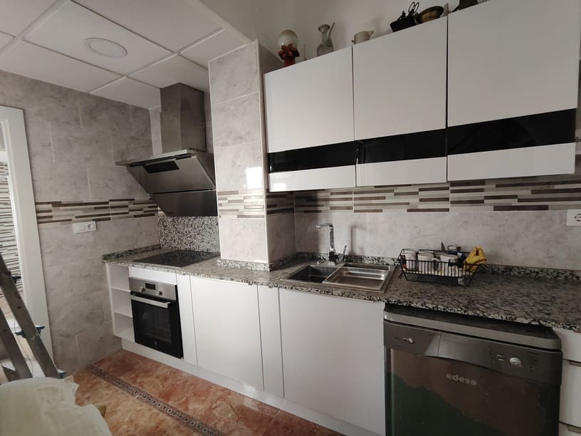 6 makuuhuone Rivitalo myytävänä paikassa La Nora - 220 000 € (Ref: 9622659)