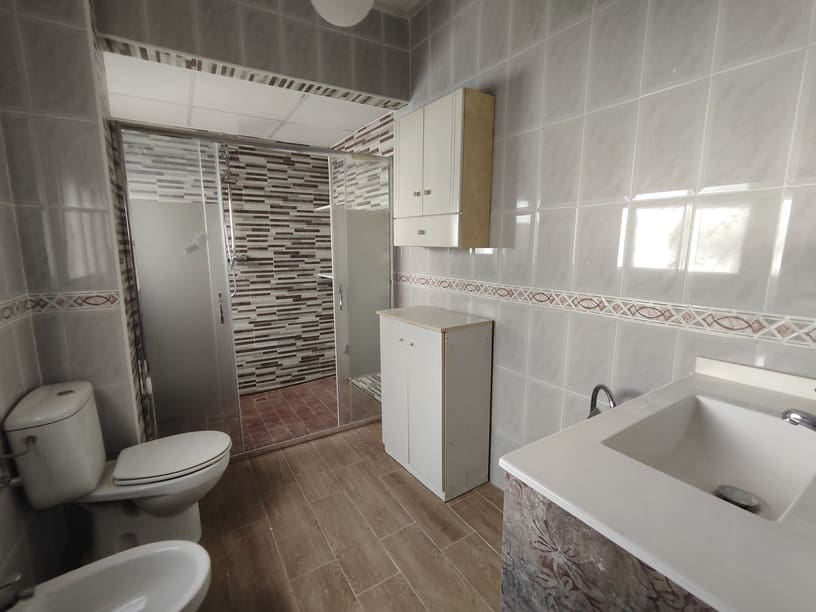 6 makuuhuone Rivitalo myytävänä paikassa La Nora - 220 000 € (Ref: 9622659)