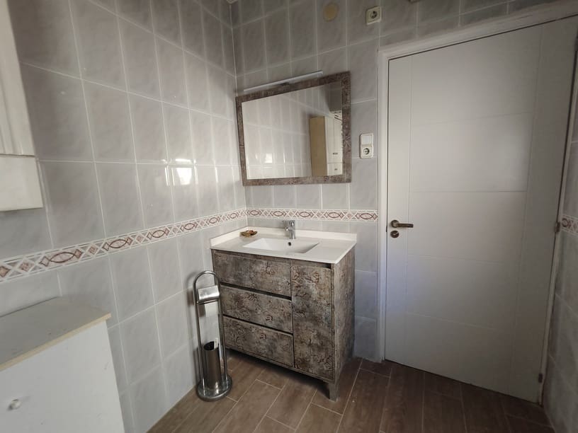 6 makuuhuone Rivitalo myytävänä paikassa La Nora - 220 000 € (Ref: 9622659)