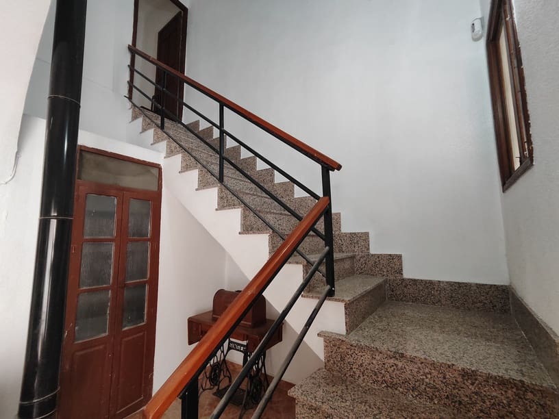 6 makuuhuone Rivitalo myytävänä paikassa La Nora - 220 000 € (Ref: 9622659)