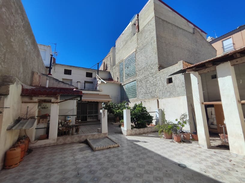 6 makuuhuone Rivitalo myytävänä paikassa La Nora - 220 000 € (Ref: 9622659)