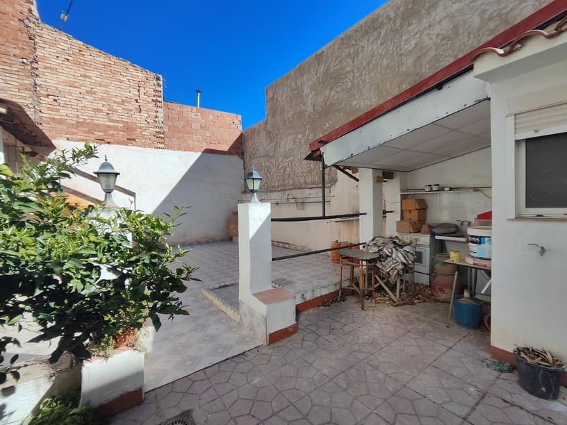 6 makuuhuone Rivitalo myytävänä paikassa La Nora - 220 000 € (Ref: 9622659)