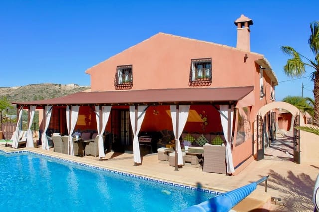 5 camera da letto Finca/Casa di Campagna in vendita in La Romana con piscina - 575.000 € (Rif: 9675054)