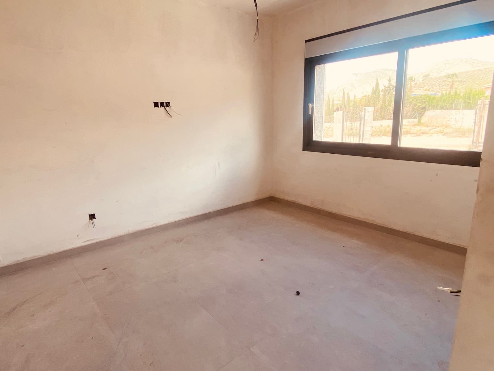 3 makuuhuone Huvila myytävänä paikassa Macisvenda mukana uima-altaan 
autotalli - 419 950 € (Ref: 9778972)