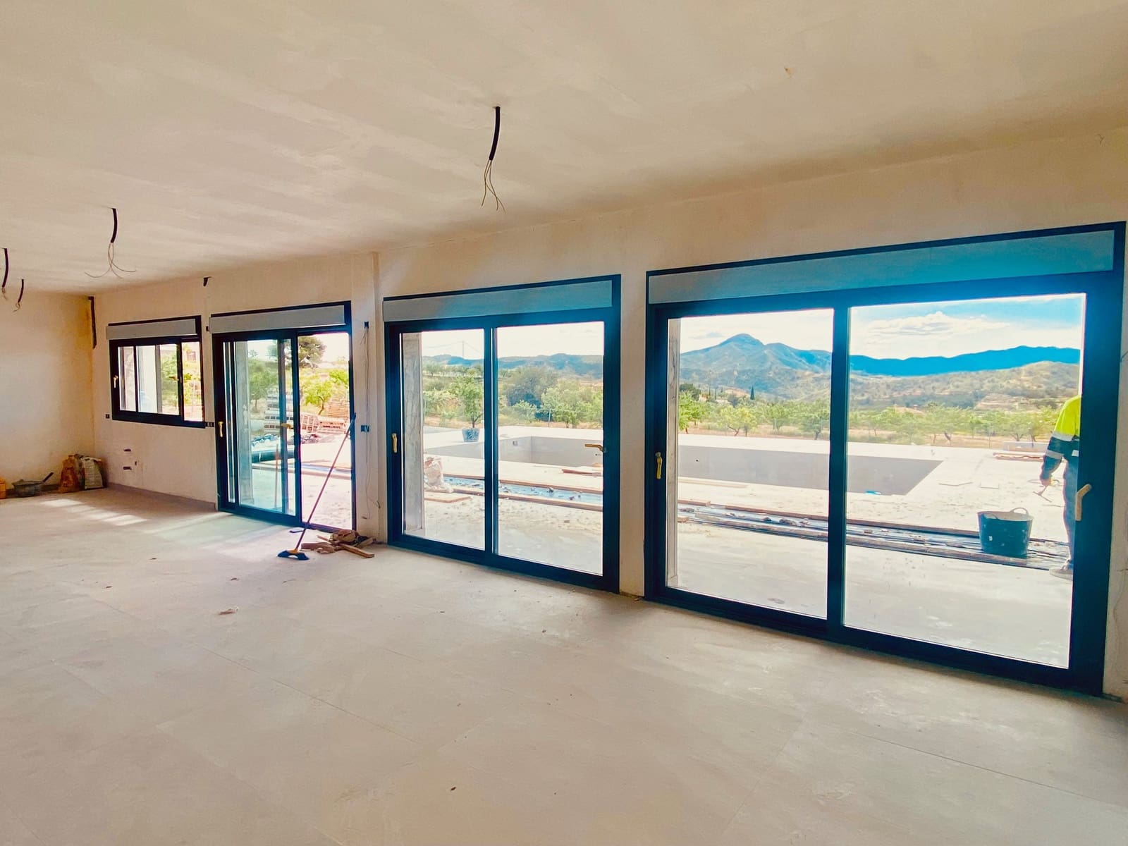 3 makuuhuone Huvila myytävänä paikassa Macisvenda mukana uima-altaan 
autotalli - 419 950 € (Ref: 9778972)