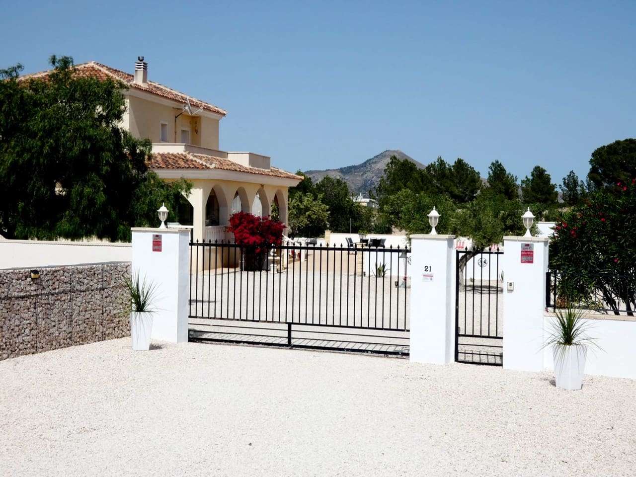 Chalet de 4 habitaciones en Macisvenda en venta con piscina garaje - 479.000 € (Ref: 9825741)