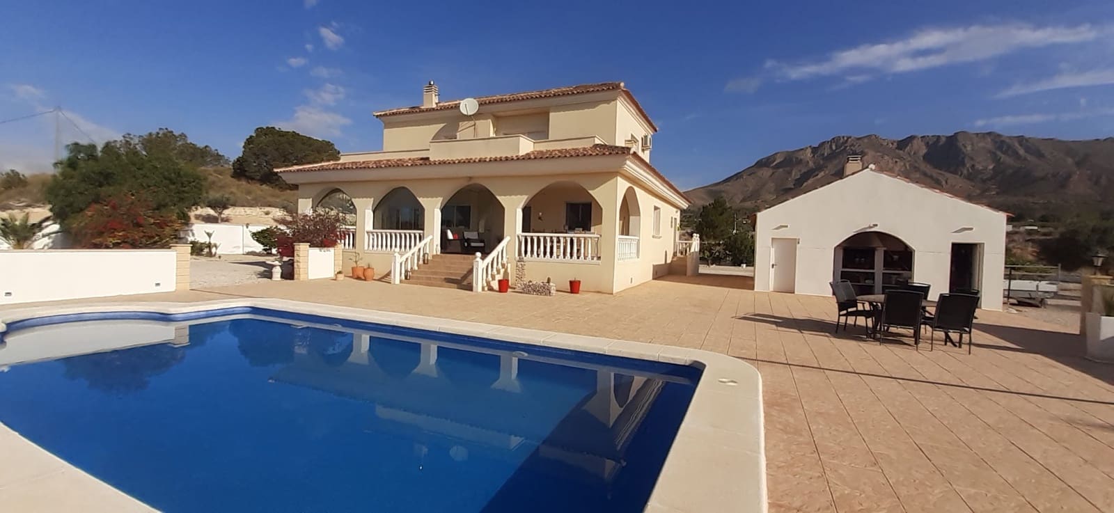 Chalet de 4 habitaciones en Macisvenda en venta con piscina garaje - 479.000 € (Ref: 9825741)