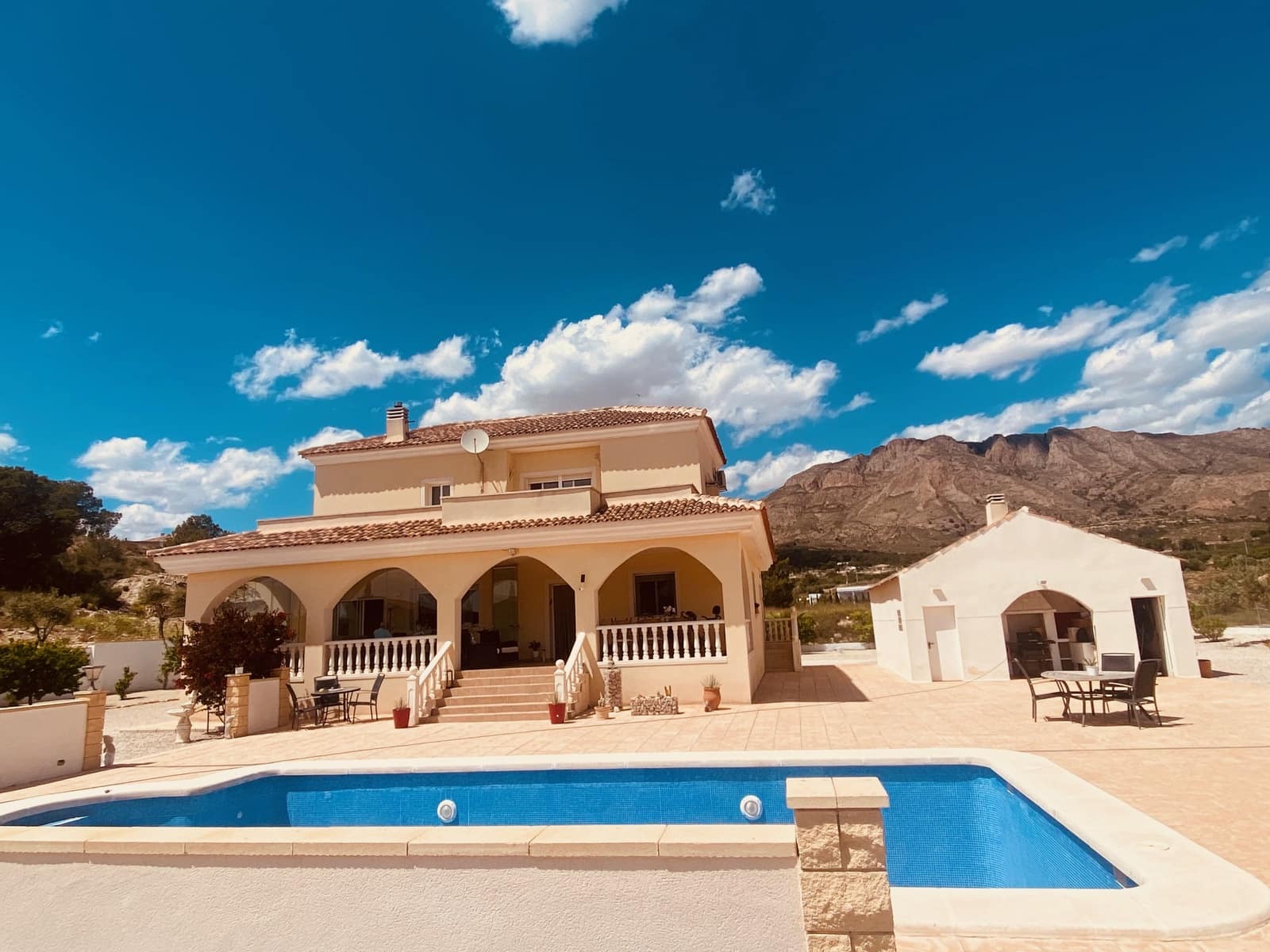 Chalet de 4 habitaciones en Macisvenda en venta con piscina garaje - 479.000 € (Ref: 9825741)