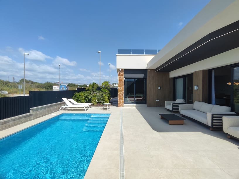 3 bedroom Townhouse for sale in Ciudad Quesada with pool garage - € 579,000 (Ref: 9841086)