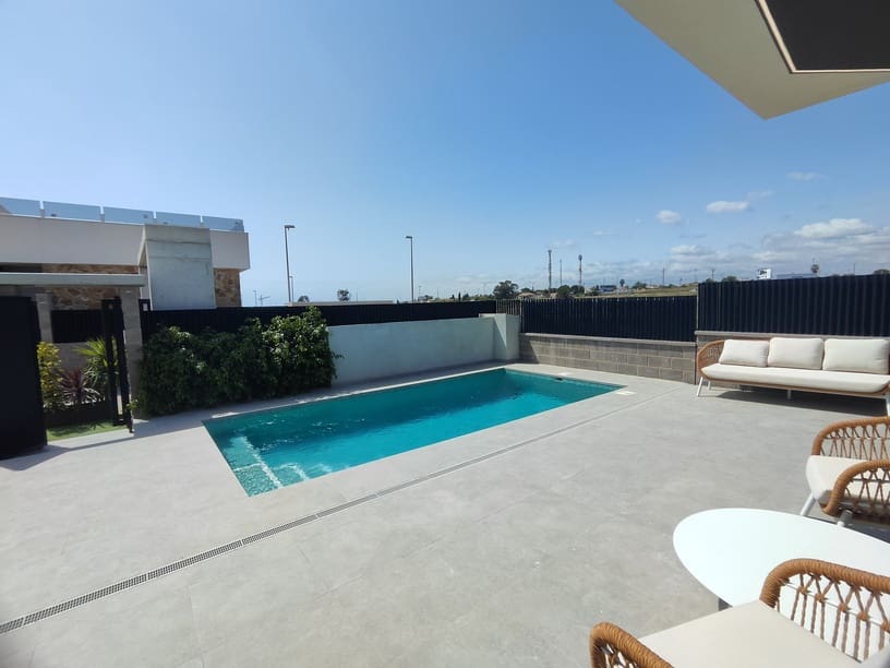3 bedroom Townhouse for sale in Ciudad Quesada with pool - € 549,000 (Ref: 9841089)