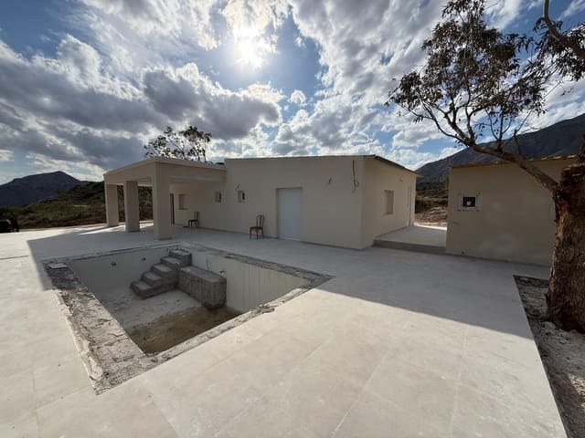 Chalet de 3 habitaciones en Hondón de las Nieves en venta con piscina - 249.500 € (Ref: 9909053)