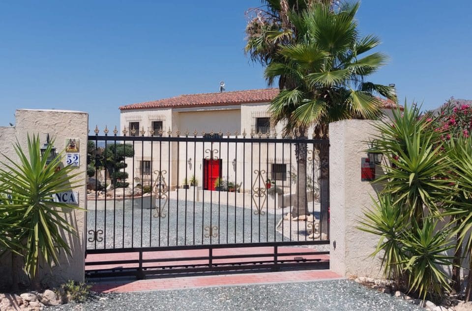 6 sovrum Finca/Hus på landet till salu i Barbarroja med pool garage - 535 000 € (Ref: 9909341)
