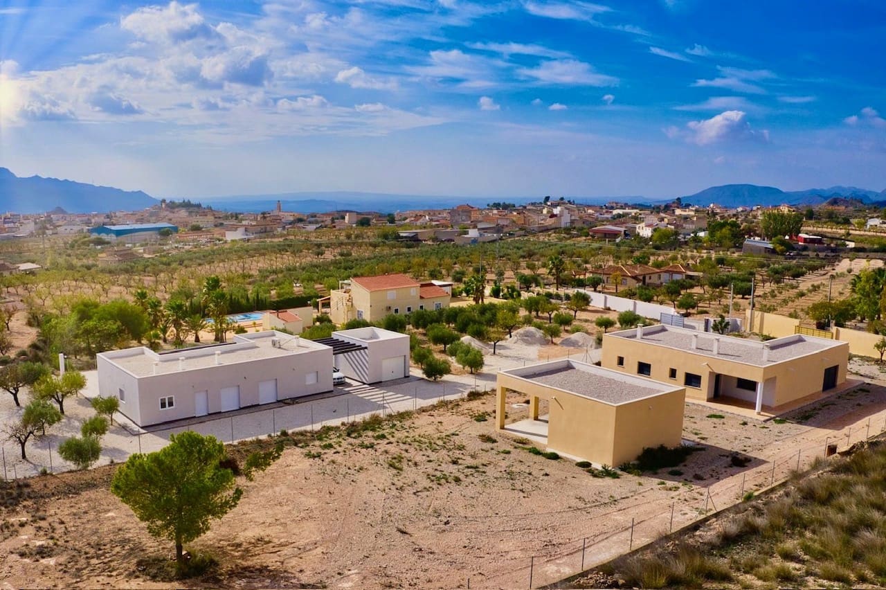 3 soveværelse Villa til salg i Pinoso med swimmingpool garage - € 365.000 (Ref: 9932114)