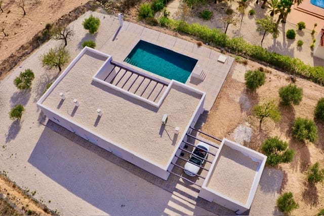 3 soveværelse Villa til salg i Pinoso med swimmingpool garage - € 365.000 (Ref: 9932114)