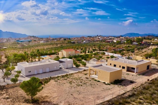 3 soveværelse Villa til salg i Pinoso med swimmingpool garage - € 365.000 (Ref: 9932114)