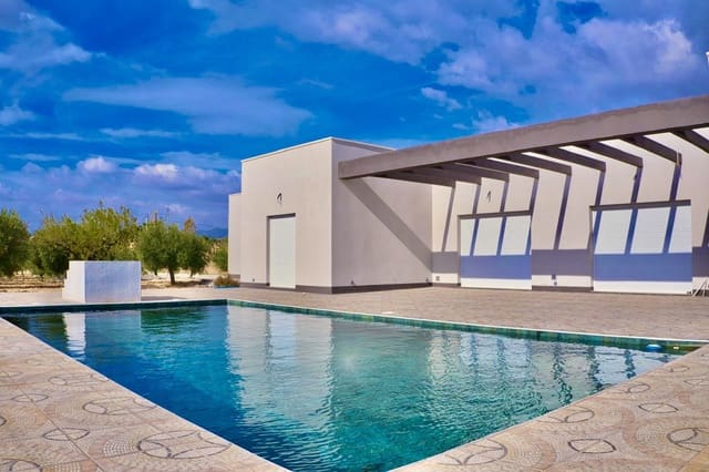 3 soveværelse Villa til salg i Pinoso med swimmingpool garage - € 365.000 (Ref: 9932114)