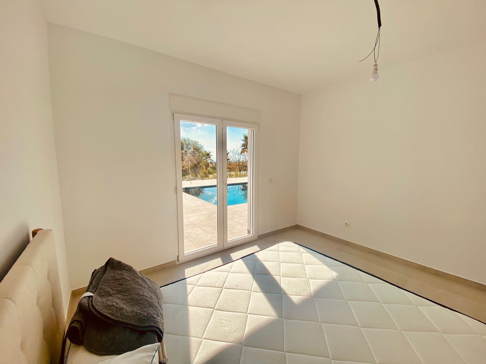 3 soveværelse Villa til salg i Pinoso med swimmingpool garage - € 365.000 (Ref: 9932114)