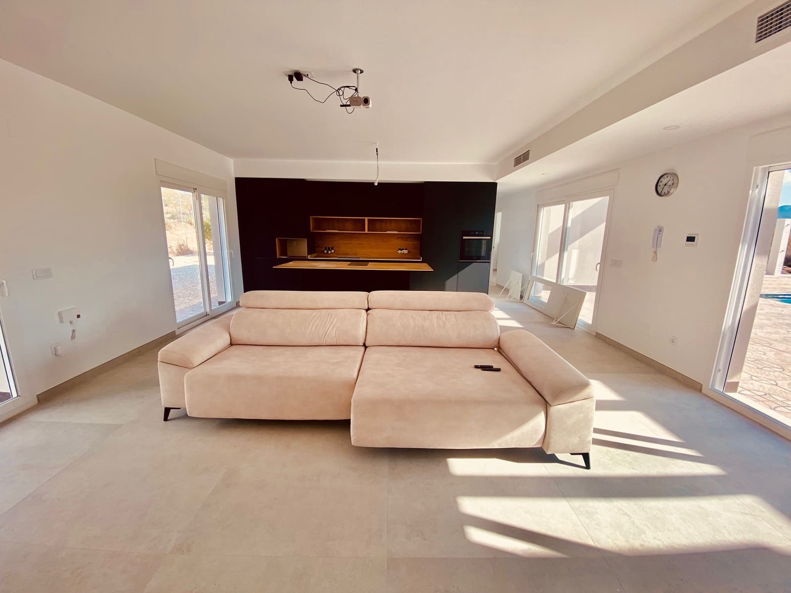 3 soveværelse Villa til salg i Pinoso med swimmingpool garage - € 365.000 (Ref: 9932114)